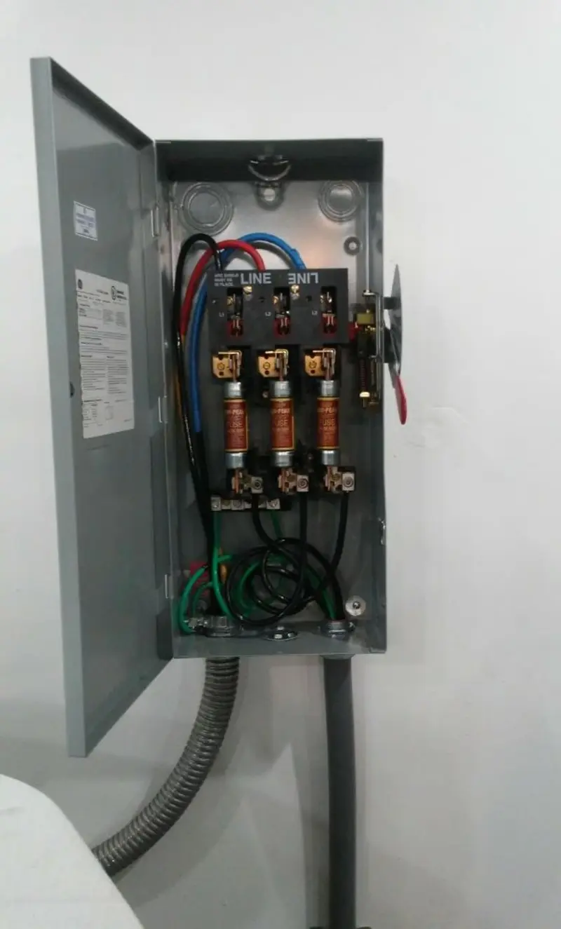 Three-phase disconnect switch installed for Smoke Detector Installation in Boscawen